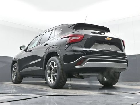 Used 2026 Chevrolet Trax LT w/ Driver Confidence Package FWD image 47