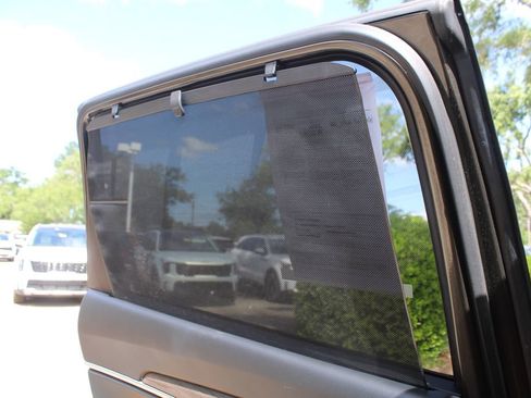 Used 2022 Kia Telluride SX w/ Towing Package FWD image 28