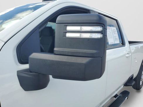 Used 2025 Chevrolet Silverado 2500 LT w/ Convenience Package image 11