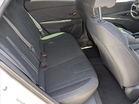 Used 2021 Hyundai Elantra SEL FWD image 18