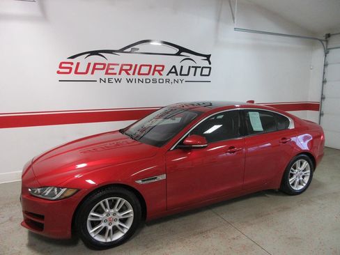 Used 2017 Jaguar XE Premium image 1