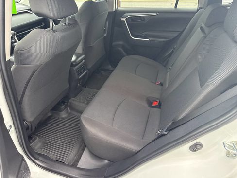 Used 2022 Toyota RAV4 LE AWD/4WD image 8
