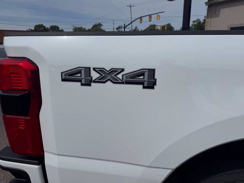 Used 2025 Ford F250 XLT w/ Black Appearance Package AWD/4WD image 27