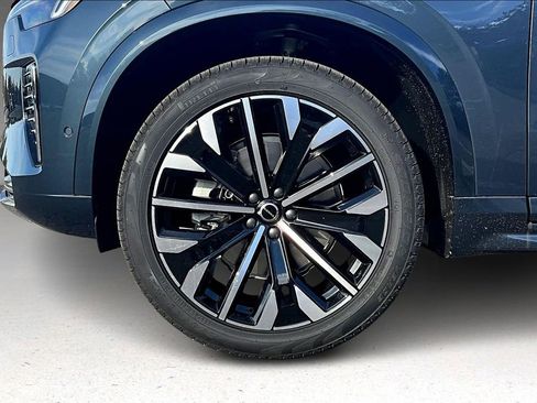 New 2026 Volvo XC90 B6 Plus w/ Protection Package Premier AWD/4WD image 12