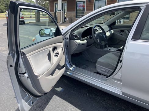 Used 2008 Toyota Camry LE FWD image 9