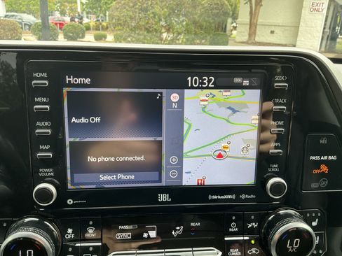 Used 2022 Toyota Highlander Limited FWD image 24