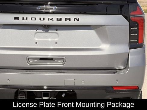 Used 2025 Chevrolet Suburban Z71 image 5