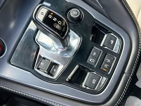 Used 2018 Jaguar F-TYPE R w/ Suedecloth Interior Package AWD/4WD image 23