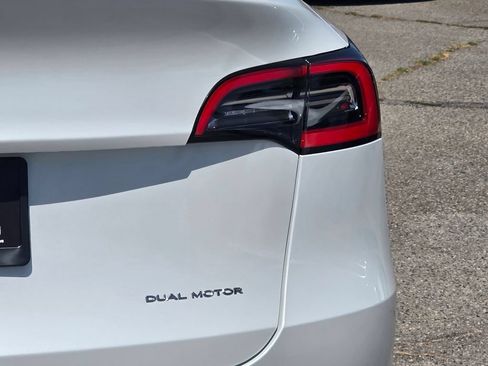 Used 2021 Tesla Model Y Long Range AWD/4WD image 8