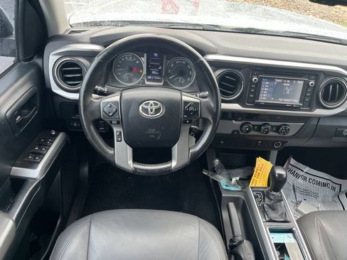 Used 2017 Toyota Tacoma SR5 w/ Tow Package RWD image 26