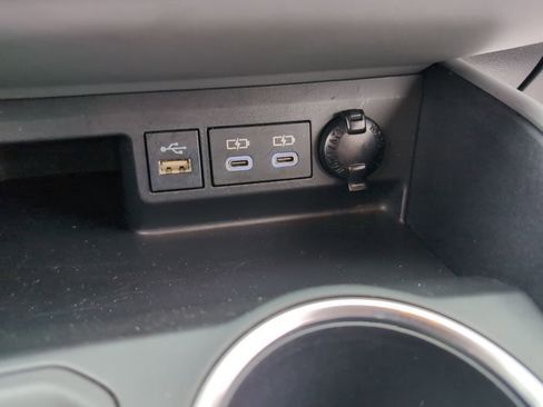 Used 2023 Toyota Highlander XLE image 25