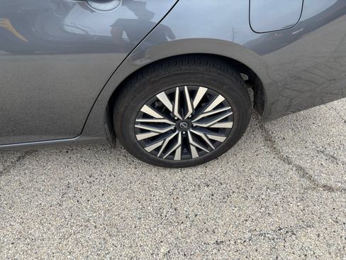 Used 2025 Nissan Altima 2.5 SV FWD image 29