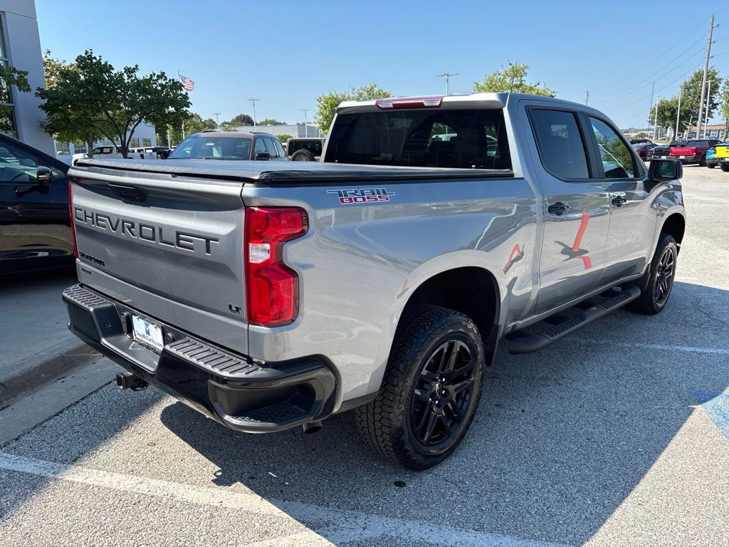 Used 2025 Chevrolet Silverado 1500 LT Trail Boss w/ LPO, Dark Essentials Package AWD/4WD image 8