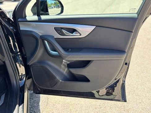 Used 2025 Chevrolet Blazer LT w/ Convenience Package image 17