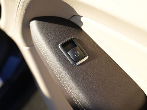 Used 2017 Mercedes-Benz GLE 400 4MATIC image 39