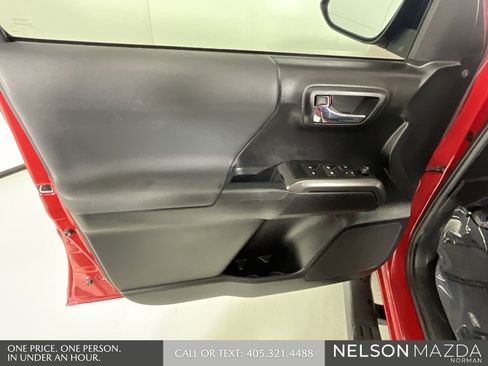 Used 2022 Toyota Tacoma TRD Sport w/ Technology Package image 17