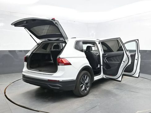 Used 2022 Volkswagen Tiguan SE AWD/4WD image 33