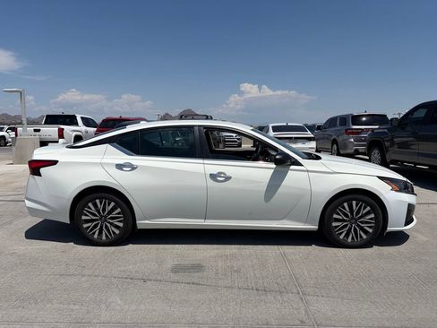 Used 2025 Nissan Altima 2.5 SV FWD image 3