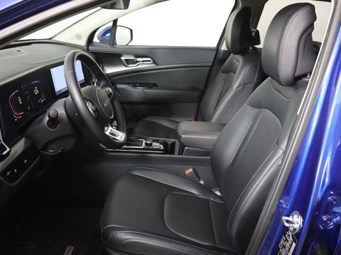 Used 2025 Kia Sportage EX FWD image 16