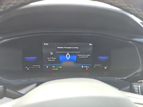 Used 2022 Volkswagen Taos SE w/ Panoramic Sunroof Package FWD image 10