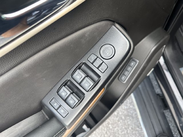 Used 2020 GMC Yukon Denali w/ Denali Ultimate Package RWD image 11