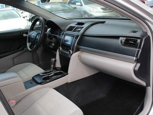 Used 2012 Toyota Camry LE image 2