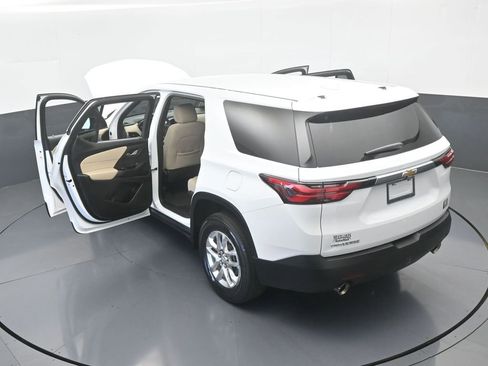 Used 2022 Chevrolet Traverse LS image 68