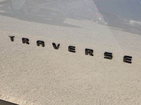 Used 2023 Chevrolet Traverse LT FWD image 8
