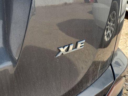 Used 2018 Toyota RAV4 XLE image 4