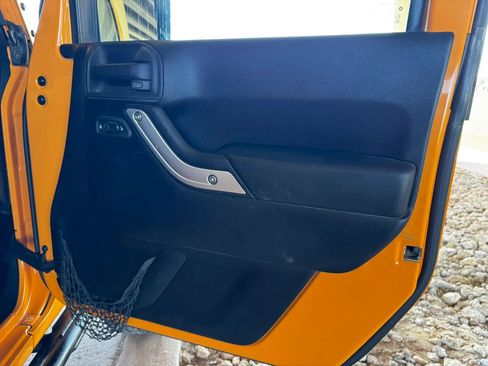 Used 2012 Jeep Wrangler Unlimited Rubicon w/ Dual Top Group image 26