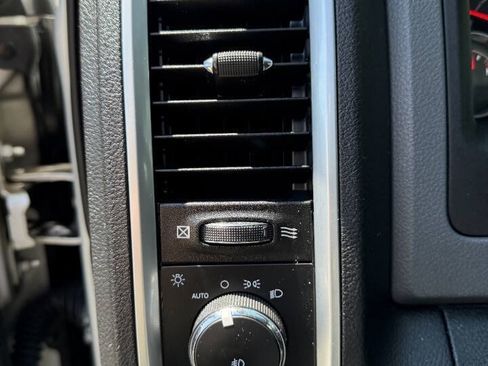 Used 2017 RAM 1500 Classic SLT w/ SLT Plus D←cor Group AWD/4WD image 16