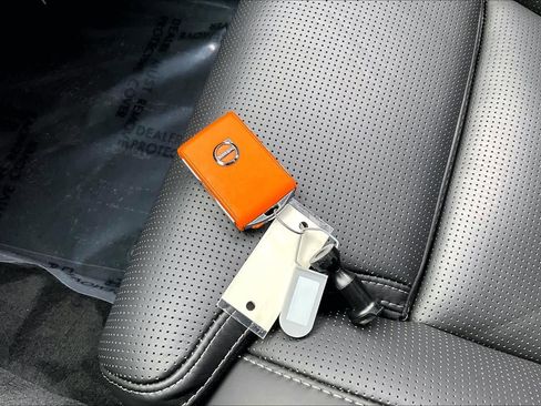 Used 2024 Volvo XC60 T8 Ultimate image 14