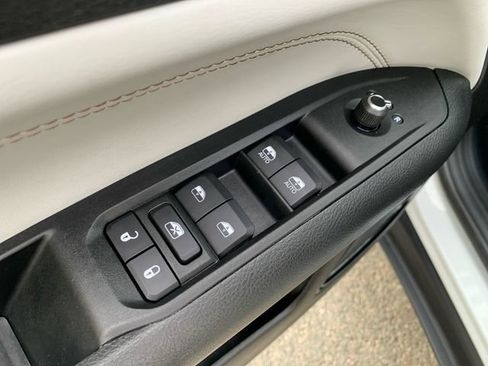 Used 2022 Jeep Compass Limited image 18