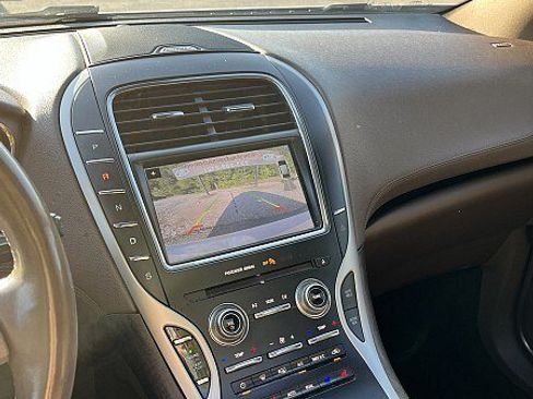 Used 2018 Lincoln MKX Reserve w/ Driver Assistance Package FWD image 10