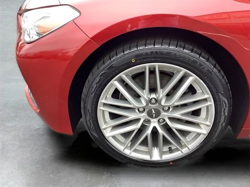 Used 2021 Genesis G70 2.0T image 9