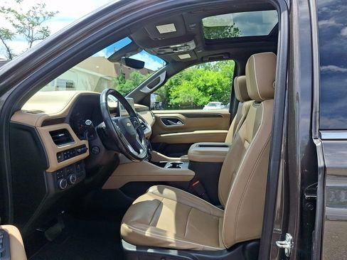 Used 2021 Chevrolet Tahoe Premier w/ Premium Package AWD/4WD image 14