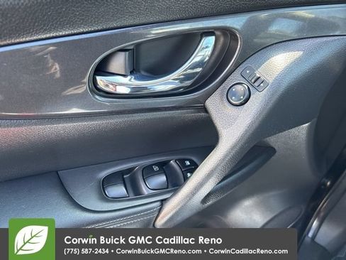 Used 2019 Nissan Rogue SV AWD/4WD image 30