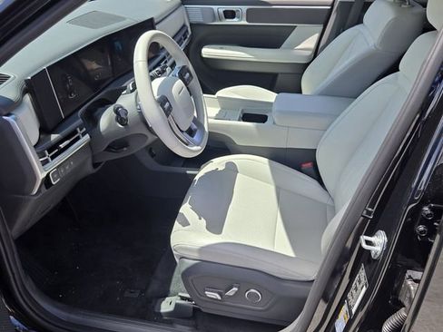 Used 2025 Hyundai Santa Fe SEL FWD image 10