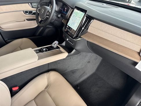 New 2026 Volvo XC90 T8 Plus image 16