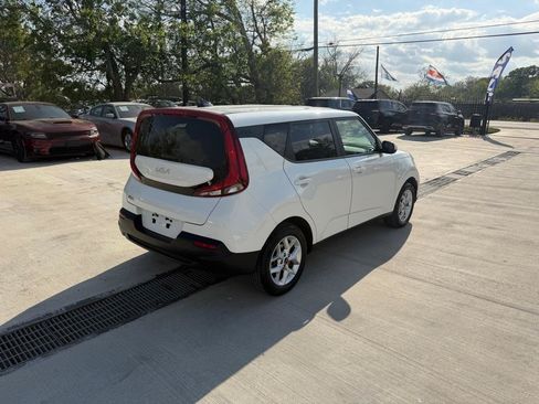 Used 2022 Kia Soul LX w/ Technology Package FWD image 10