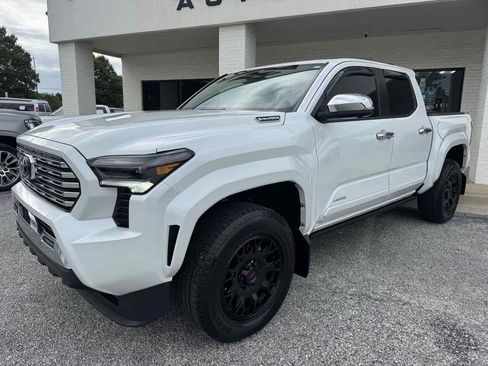Used 2025 Toyota Tacoma Limited AWD/4WD image 3