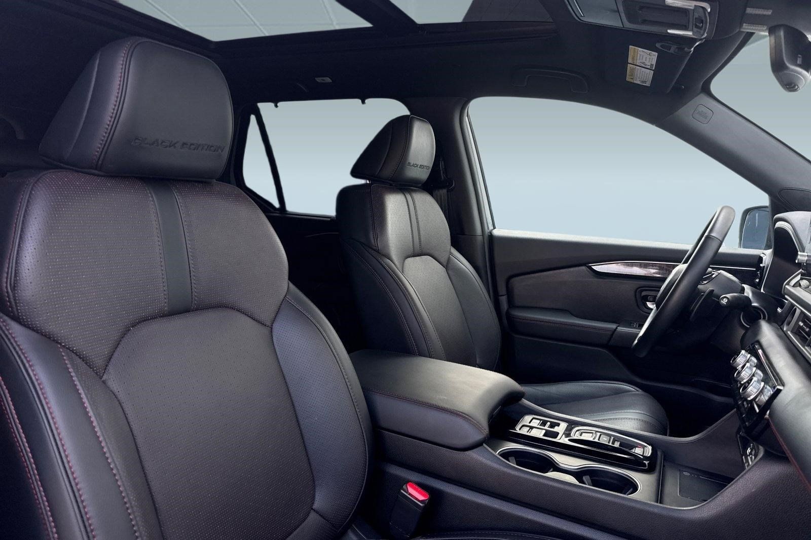 Certified 2025 Honda Pilot Black Edition image 29