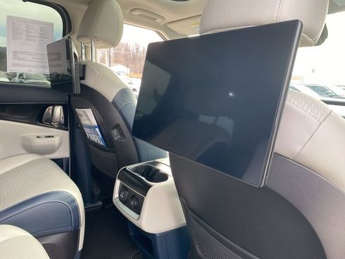 Certified 2025 Kia Carnival SX Prestige image 15