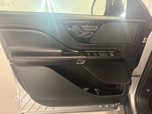 Used 2023 Lincoln Aviator 2WD w/ Premium Package image 12
