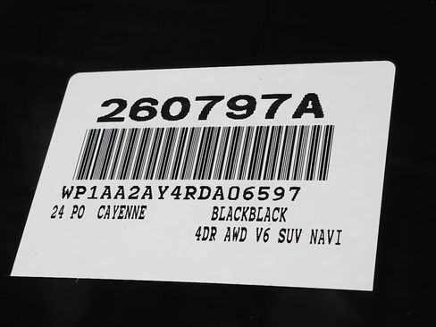 Used 2024 Porsche Cayenne AWD/4WD image 34