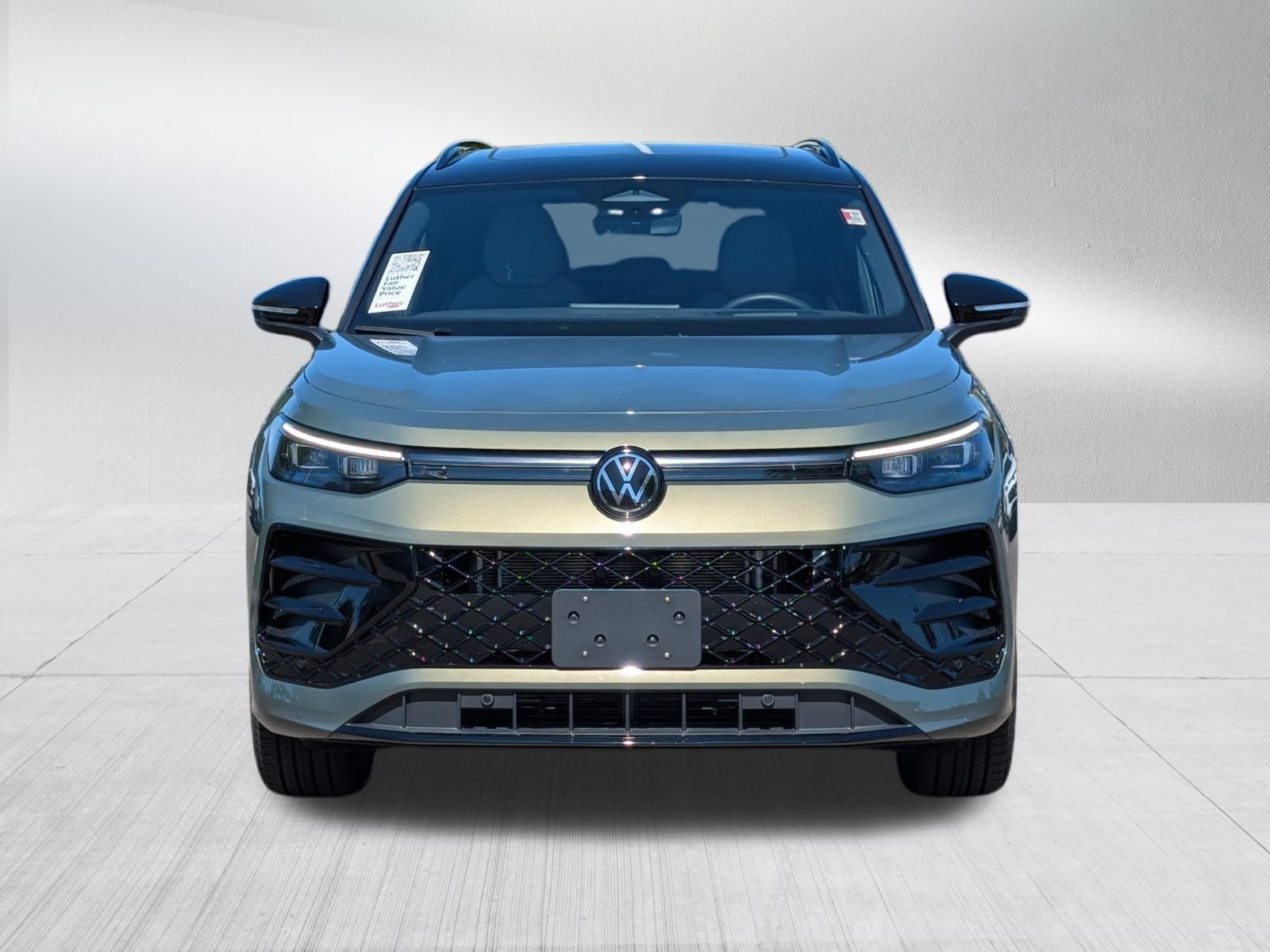 Certified 2026 Volkswagen Tiguan SE R-Line AWD/4WD image 2