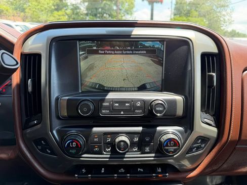 Used 2015 Chevrolet Silverado 1500 High Country w/ High Country Premium Package AWD/4WD image 18