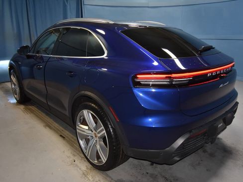 Used 2024 Porsche Macan 4 Electric image 3