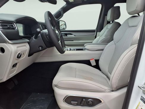 New 2026 Jeep Grand Wagoneer 2WD image 10
