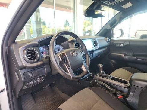 Certified 2022 Toyota Tacoma TRD Off-Road w/ Technology Package AWD/4WD image 17